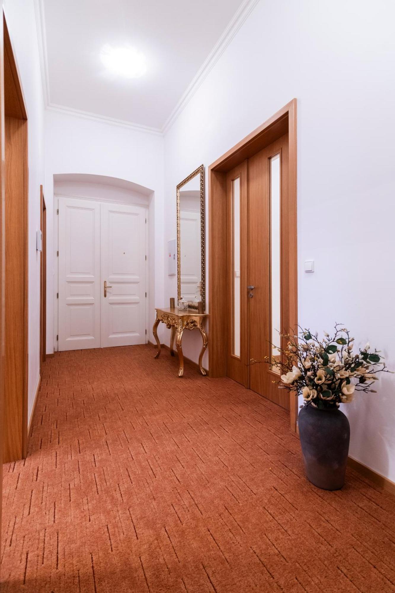 Staropramenna Garden Apartment
